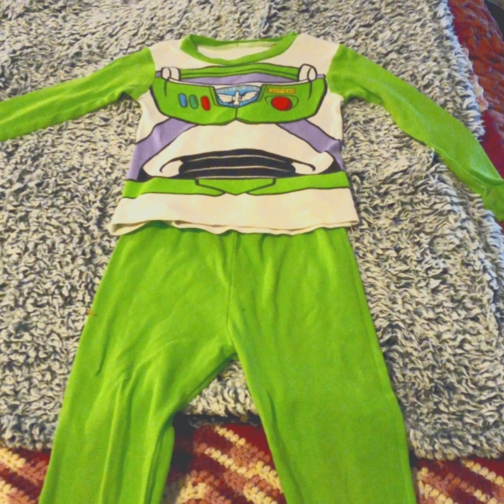 Boys size 4t buzz lightyear pajamas